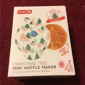 DASH NIB CHRISTMAS MINI WAFFLE MAKER COMPLETE HOLIDAY TREE BREAKFAST SNACK